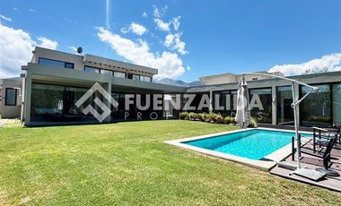 Casa en Arriendo en Av La dehesa