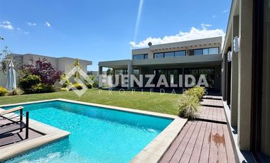 Casa en Arriendo en Av La dehesa