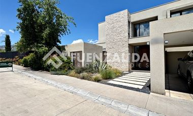 Casa en Arriendo en Av La dehesa