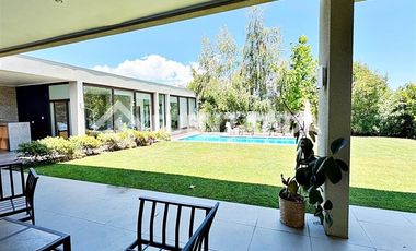 Casa en Arriendo en Av La dehesa