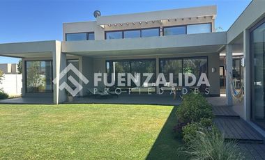 Casa en Arriendo en Av La dehesa