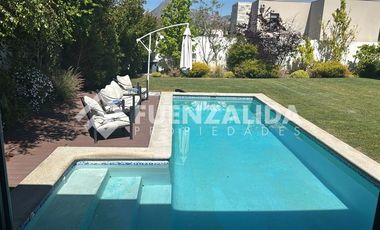 Casa en Arriendo en Av La dehesa