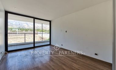 Piedra Roja, Iluminada y moderna casa