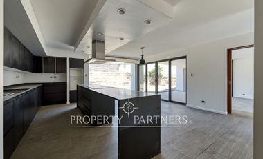 Piedra Roja, Iluminada y moderna casa