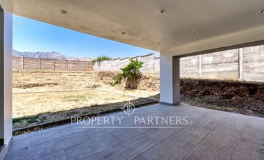 Piedra Roja, Iluminada y moderna casa