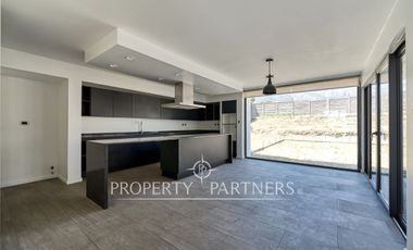 Piedra Roja, Iluminada y moderna casa