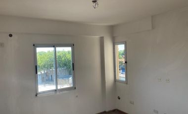 Departamento en venta - 2 Dormitorios 2 Baños - 75Mts2 - Adrogué