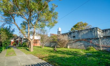 Casa estilo chalet con amplio lote  en Hurlingham