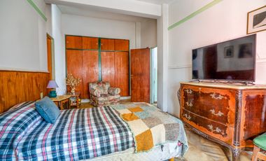 Casa estilo chalet con amplio lote  en Hurlingham