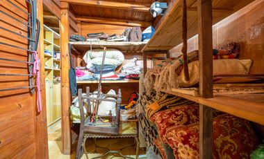 Casa estilo chalet con amplio lote  en Hurlingham