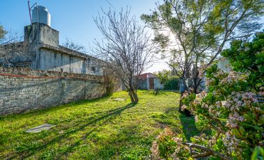 Casa estilo chalet con amplio lote  en Hurlingham