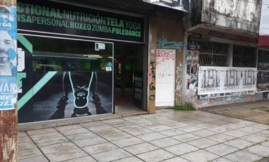 Departamento en venta - 2 Dormitorios 2 Baños - Local - 288Mts2 - Castelar, Morón