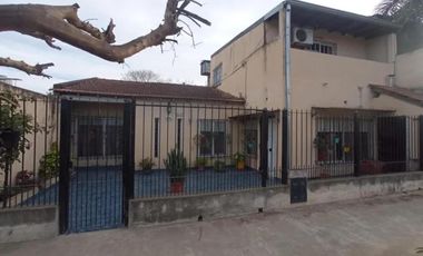 Casa en venta - 4 Dormitorios 2 Baños - Almirante Brown