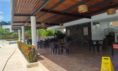 CASA EN SOPETRAN EN UNIDAD CERRADA