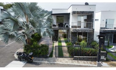 CASA EN SOPETRAN EN UNIDAD CERRADA