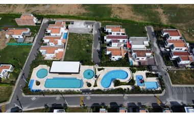 CASA EN SOPETRAN EN UNIDAD CERRADA