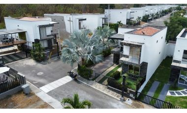 CASA EN SOPETRAN EN UNIDAD CERRADA