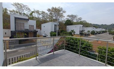 CASA EN SOPETRAN EN UNIDAD CERRADA