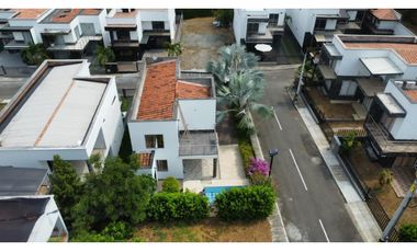 CASA EN SOPETRAN EN UNIDAD CERRADA