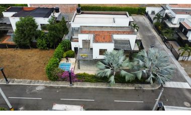 CASA EN SOPETRAN EN UNIDAD CERRADA