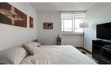 Apartamento por los Parra para al renta amoblada en piso 12