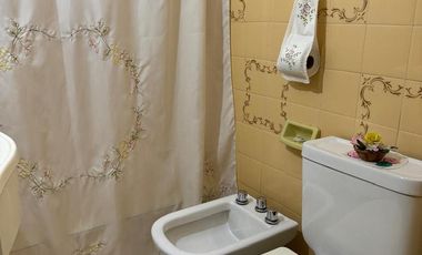 Departamento 3 ambientes con cochera en planta Baja. Banfield Este