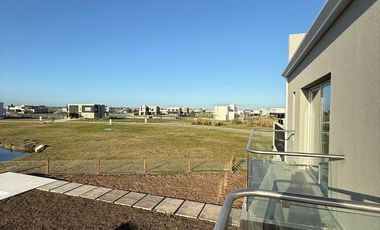 Casa 5 ambientes con piscina en venta - Sebastiano Gaboto