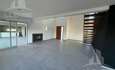 Casa 5 ambientes con piscina en venta - Sebastiano Gaboto