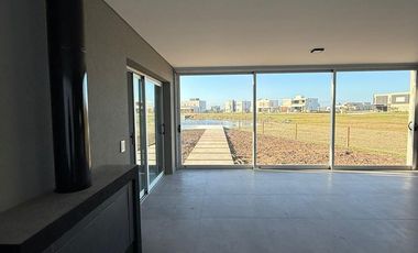 Casa 5 ambientes con piscina en venta - Sebastiano Gaboto