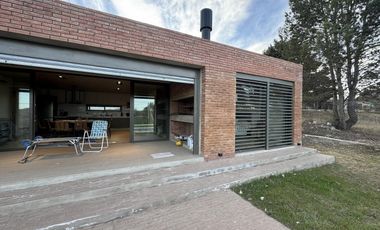 Casa en  venta a metros del Lago