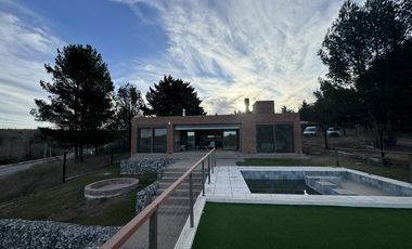 Casa en  venta a metros del Lago