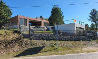 Casa en  venta a metros del Lago