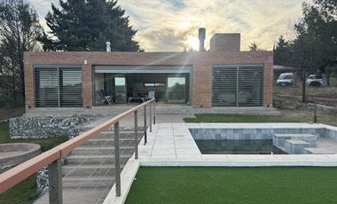 Casa en  venta a metros del Lago