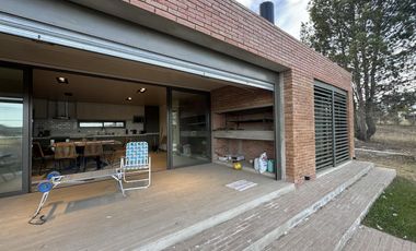 Casa en  venta a metros del Lago