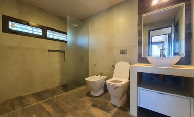 Casa en  venta a metros del Lago