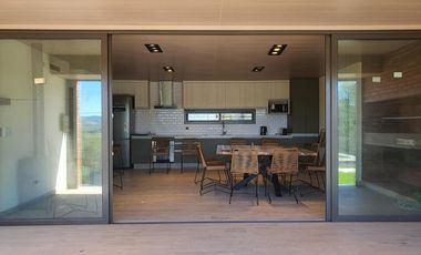 Casa en  venta a metros del Lago