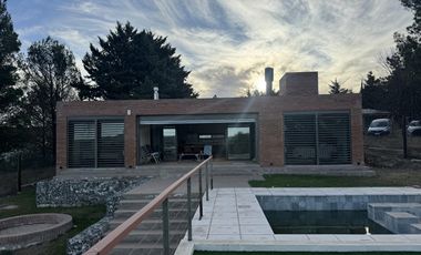 Casa en  venta a metros del Lago