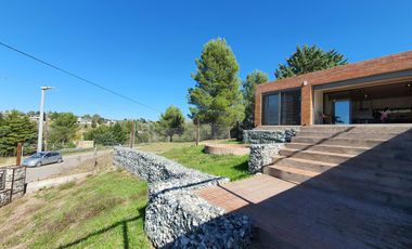 Casa en  venta a metros del Lago