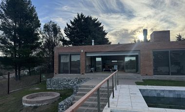 Casa en  venta a metros del Lago