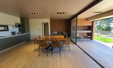 Casa en  venta a metros del Lago