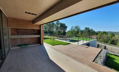 Casa en  venta a metros del Lago