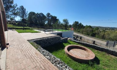 Casa en  venta a metros del Lago