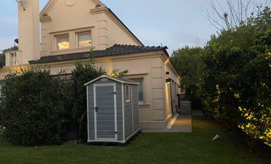 Hermosa propiedad en venta en Barrio Privado Santa Ana