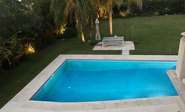 Hermosa propiedad en venta en Barrio Privado Santa Ana