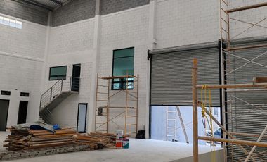 VENTA de bodega con TRANSFORMADOR en Santa Catarina