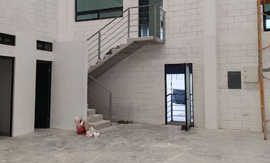 VENTA de bodega con TRANSFORMADOR en Santa Catarina