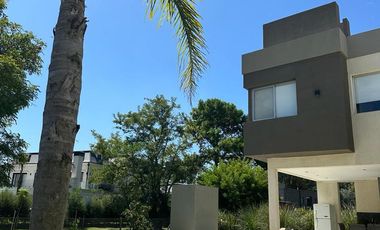 Casa en venta - Barrio Terralagos, Canning