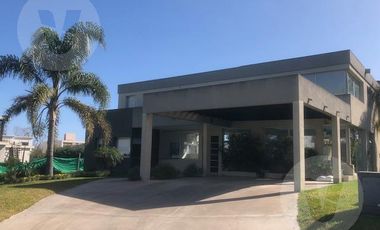 Casa en venta - Barrio Terralagos, Canning