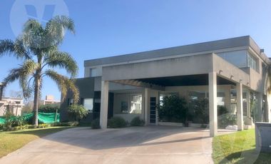 Casa en venta - Barrio Terralagos, Canning