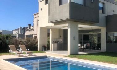Casa en venta - Barrio Terralagos, Canning